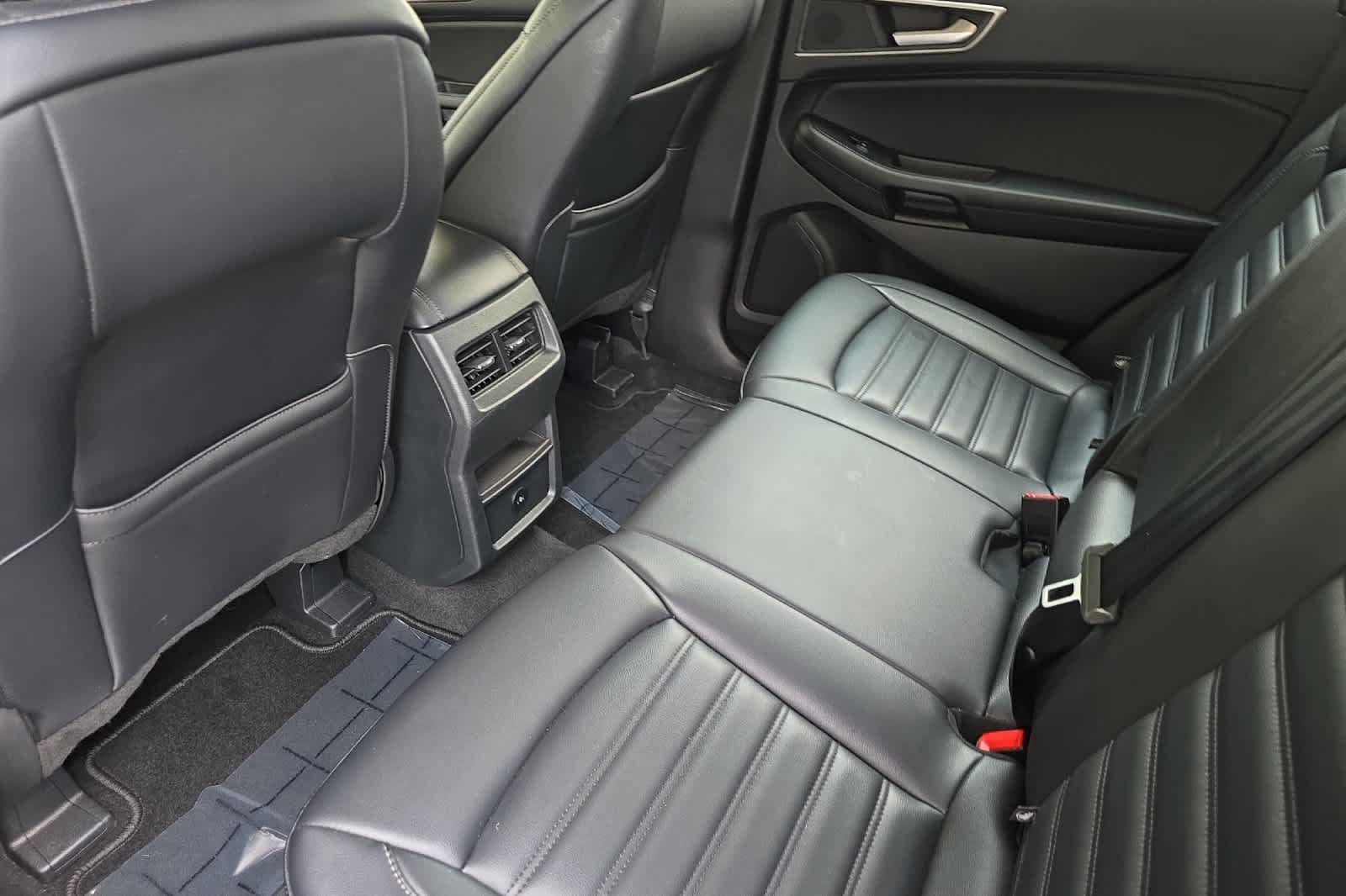 2024 Ford Edge SEL photo 4