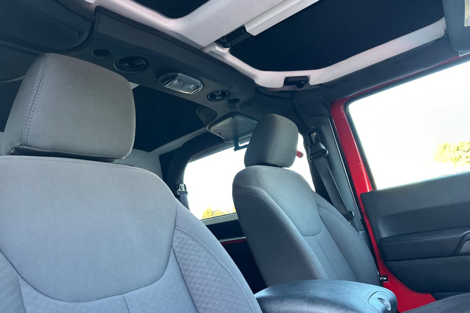 Thumbnail: 2017 Jeep Wrangler - 17