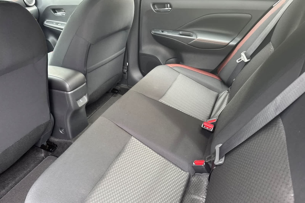 New 2025 Nissan Versa 1.6 SR Sedan