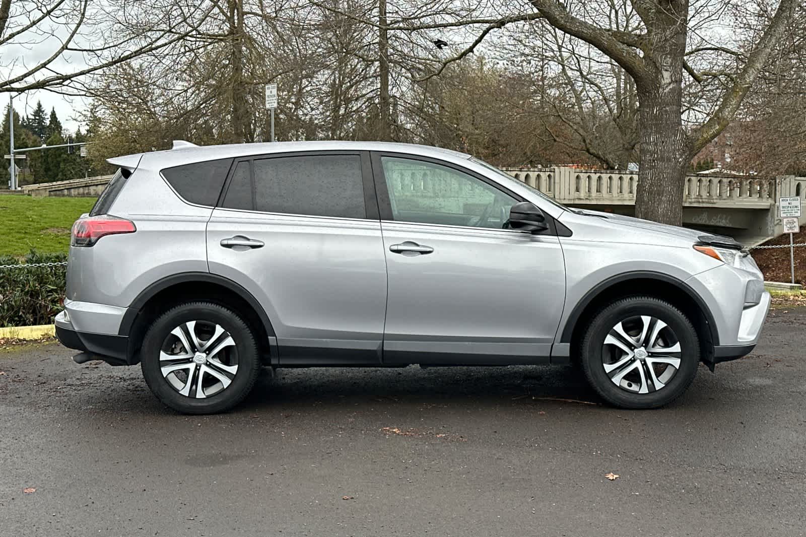 Thumbnail: 2018 Toyota RAV4 - 8