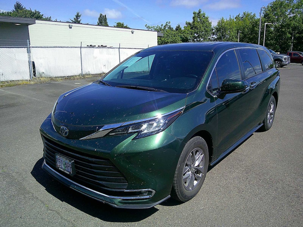 Used 2022 Toyota Sienna XLE 8 Passenger Van Passenger Van