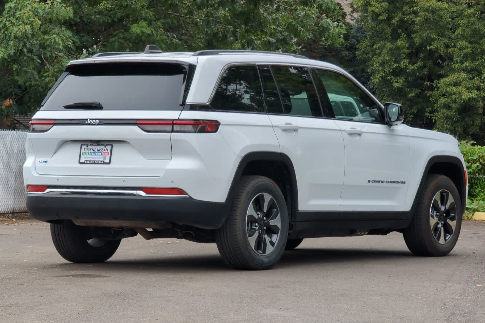 2024 Jeep Cherokee Limited 4xe photo 2