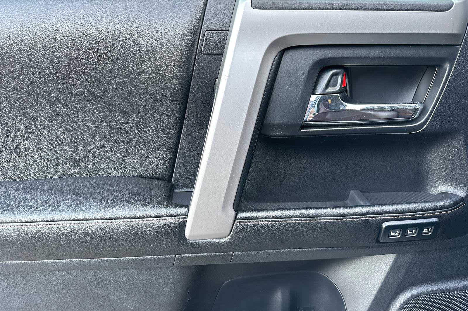 Thumbnail: 2014 Toyota 4Runner - 12