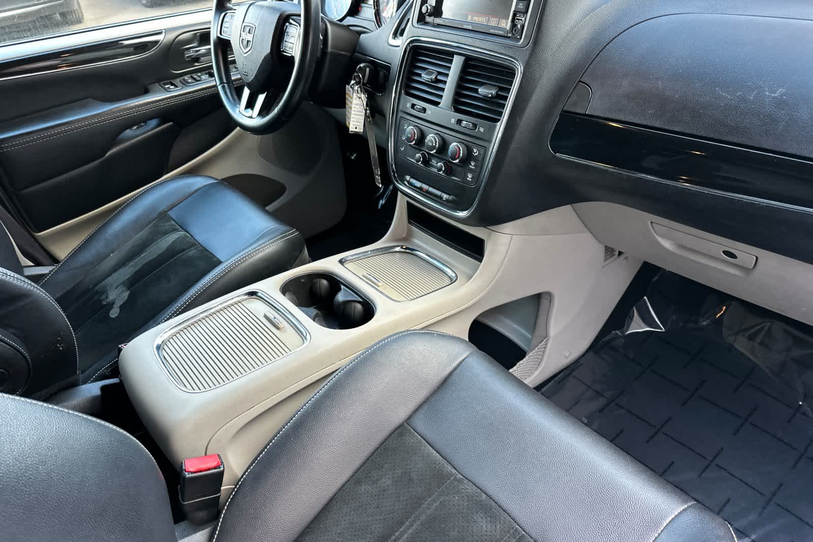 Thumbnail: 2017 Dodge Grand Caravan - 17