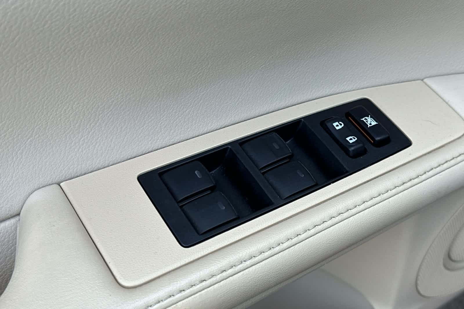 Thumbnail: 2013 Lexus ES - 12