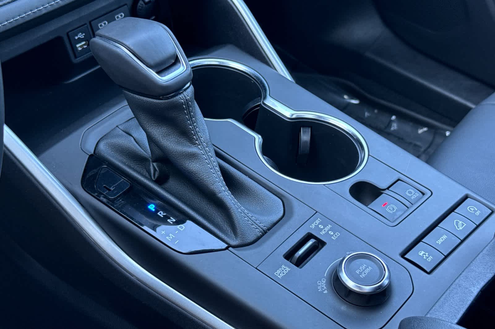 Thumbnail: 2022 Toyota Highlander - 22