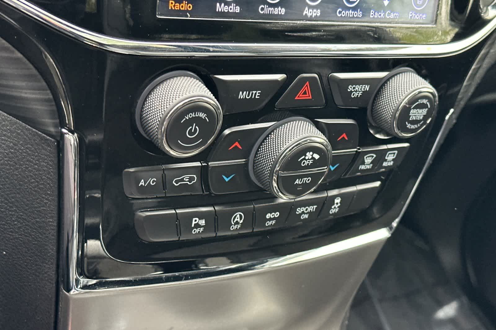 Thumbnail: 2019 Jeep Grand Cherokee - 20