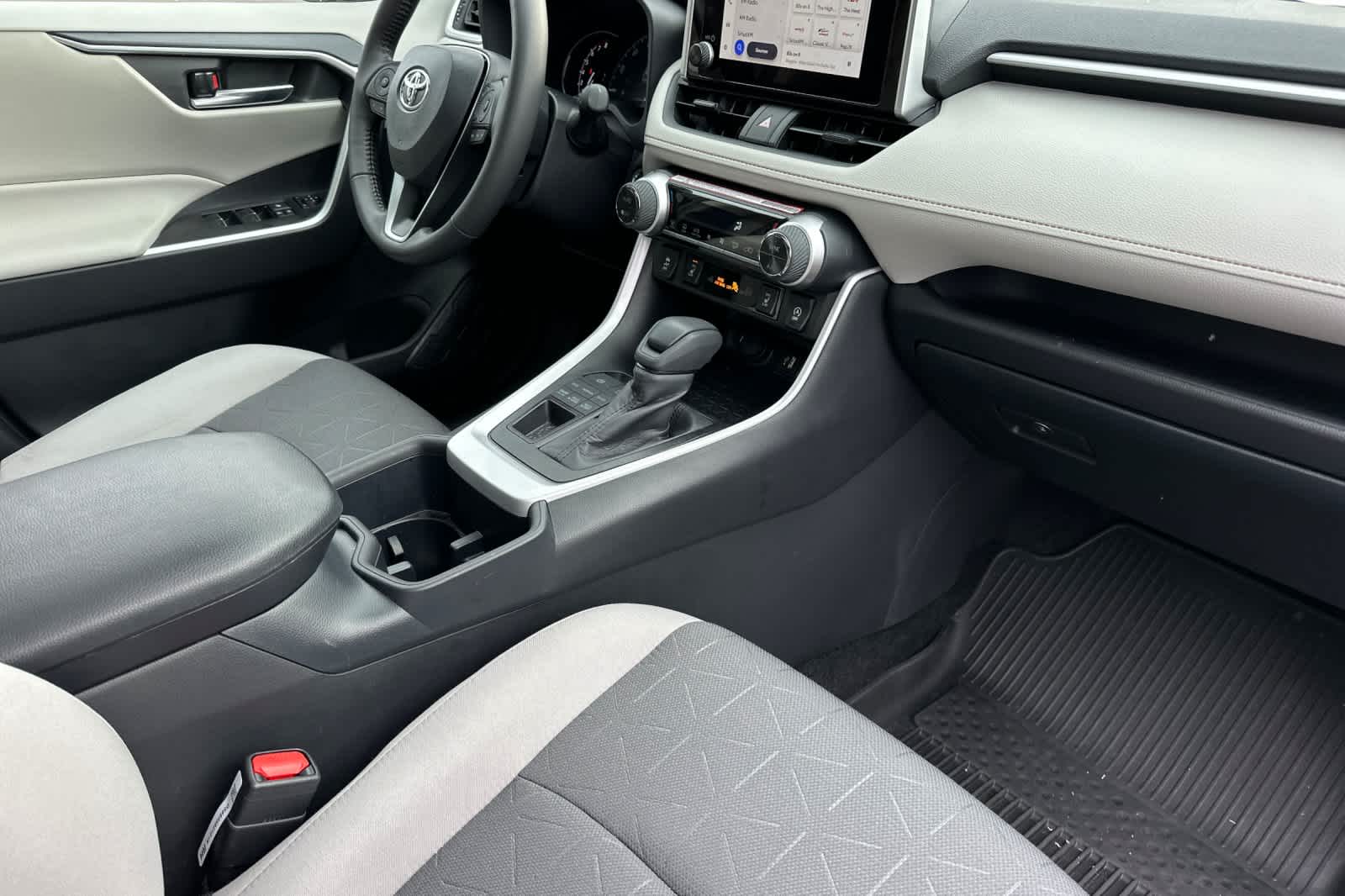 Thumbnail: 2025 Toyota RAV4 - 16