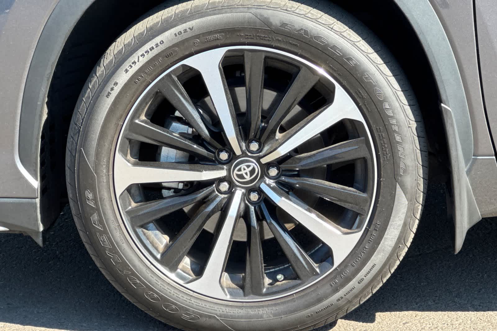 Thumbnail: 2022 Toyota Highlander - 27