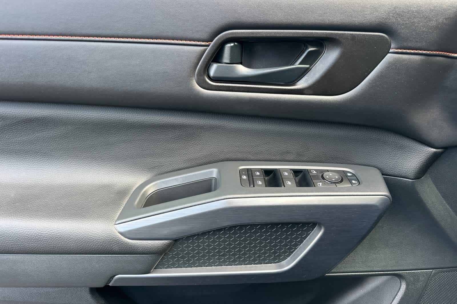 Thumbnail: 2026 Nissan Pathfinder - 12