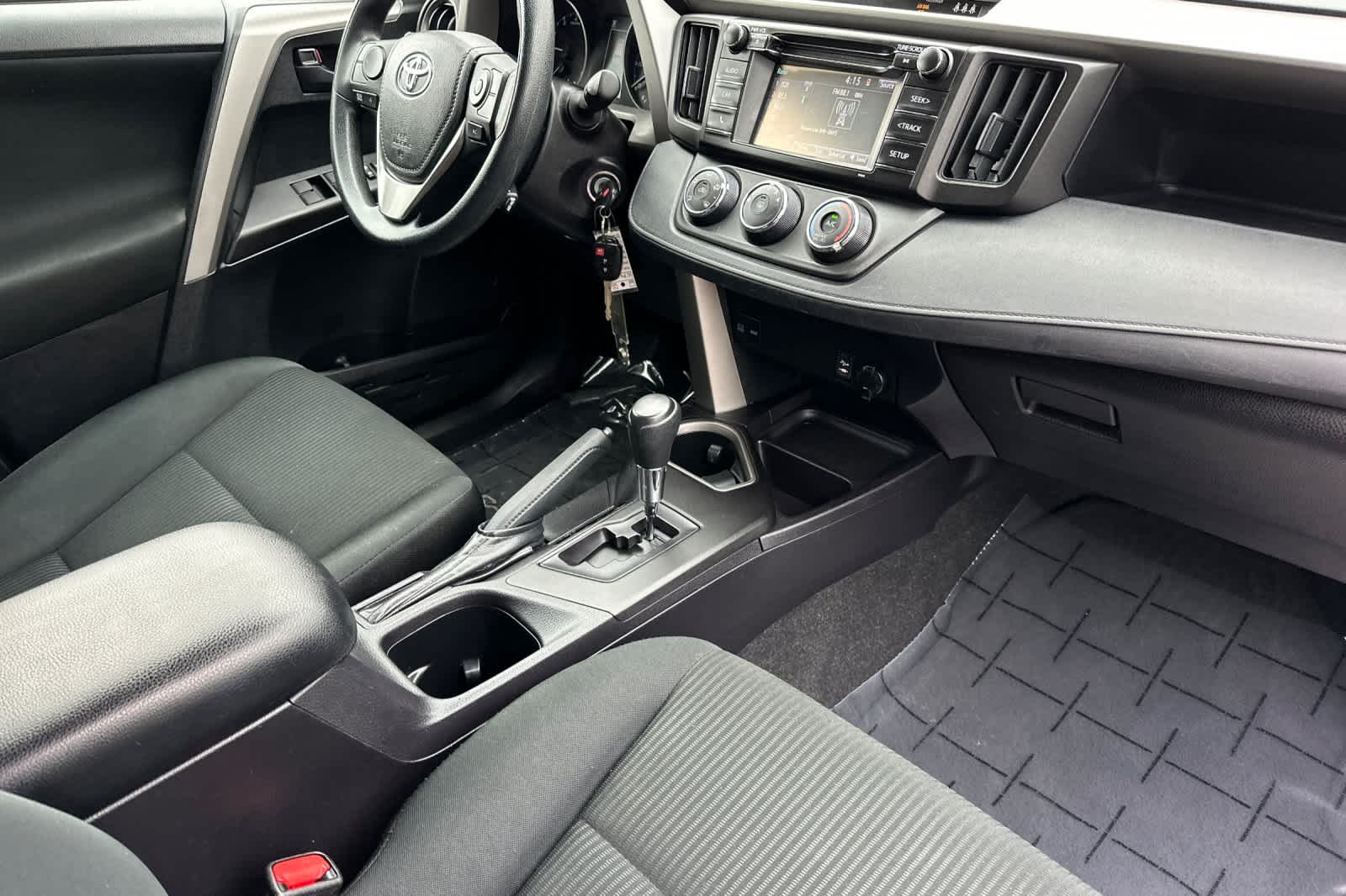 Thumbnail: 2018 Toyota RAV4 - 16