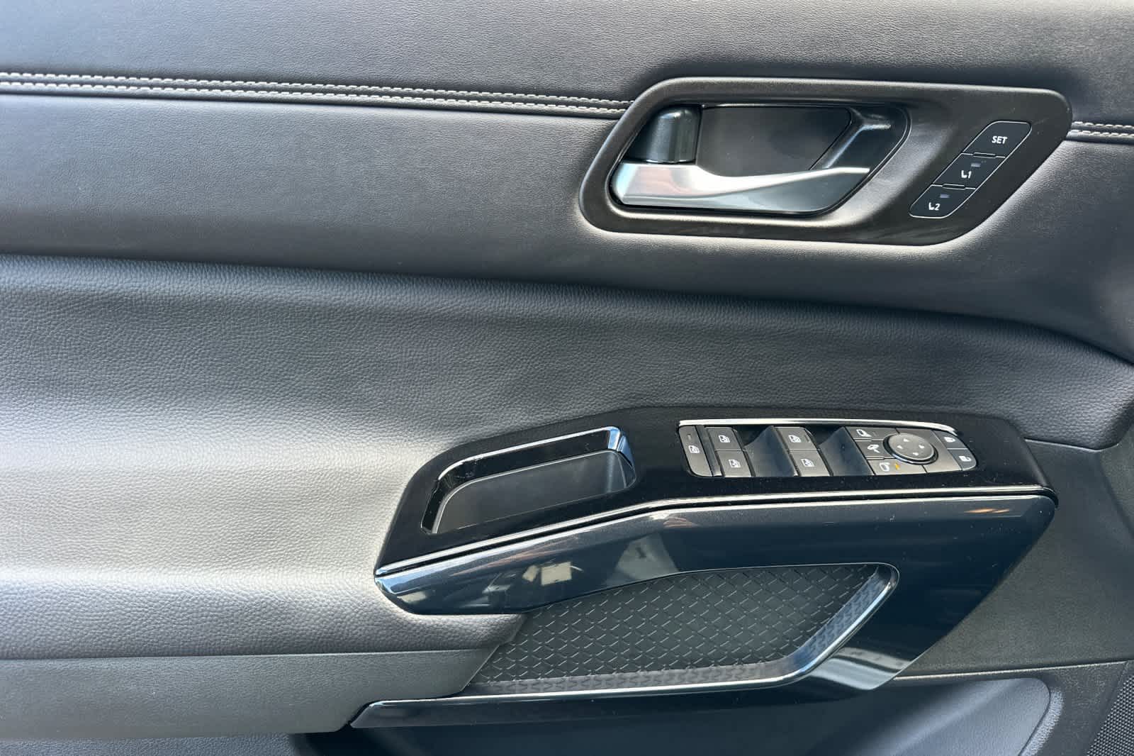 Thumbnail: 2026 Nissan Pathfinder - 12