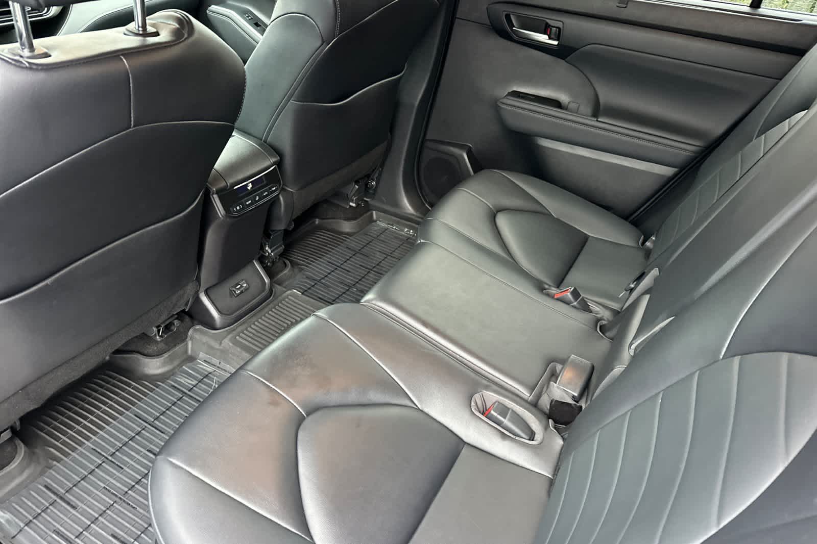 Thumbnail: 2023 Toyota Highlander - 4