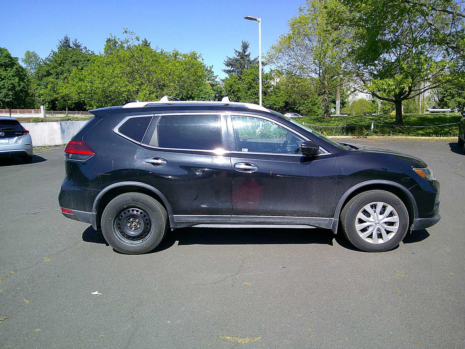 Thumbnail: 2017 Nissan Rogue - 6