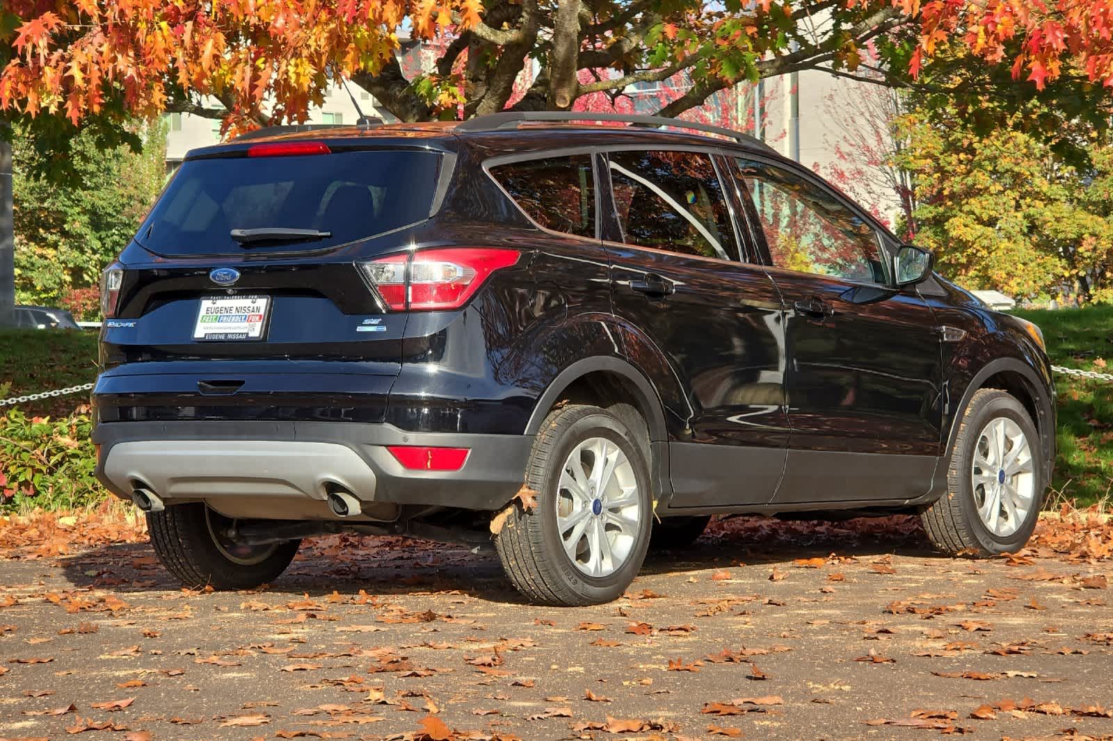 Used 2017 Ford Escape SE with VIN 1FMCU9GD9HUE80683 for sale in Eugene, OR