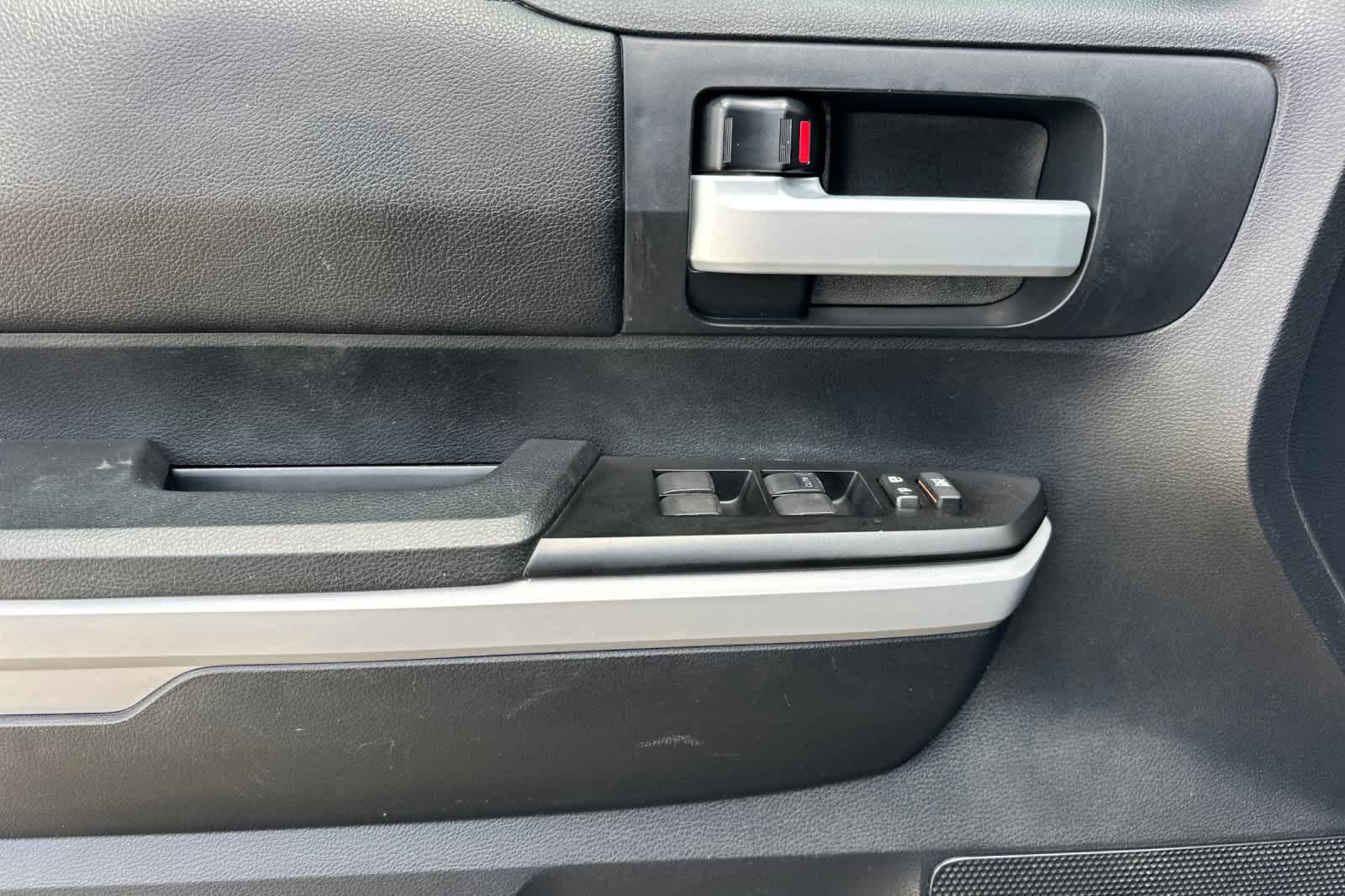 Thumbnail: 2018 Toyota Tundra - 11
