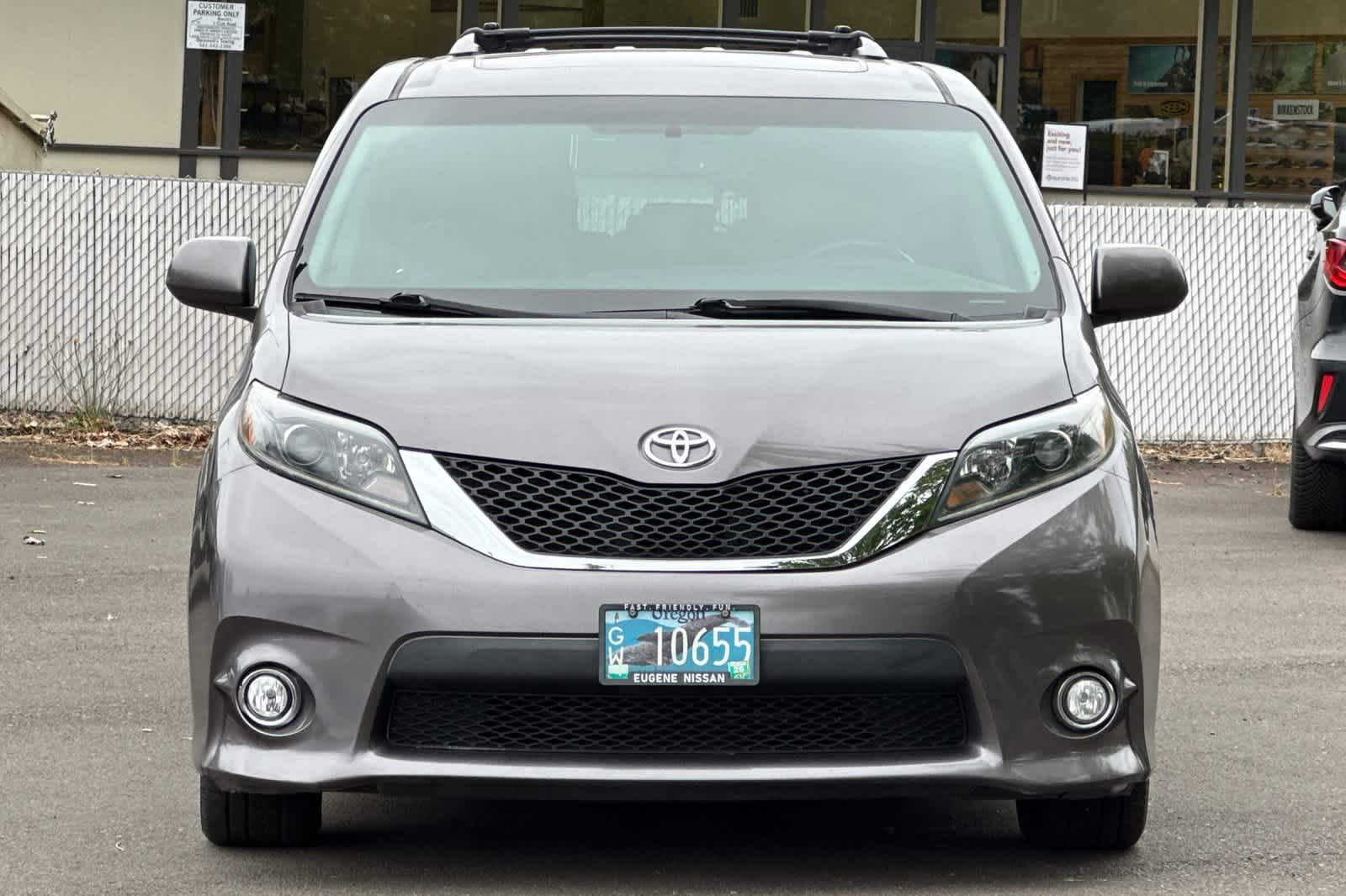 Thumbnail: 2015 Toyota Sienna - 10