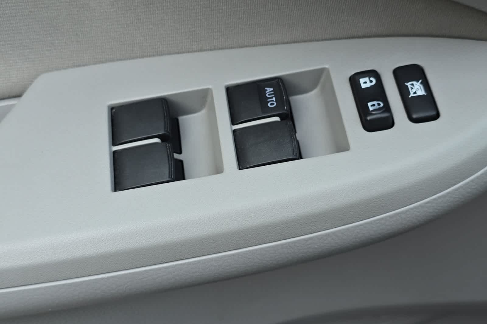 Thumbnail: 2013 Toyota Corolla - 13