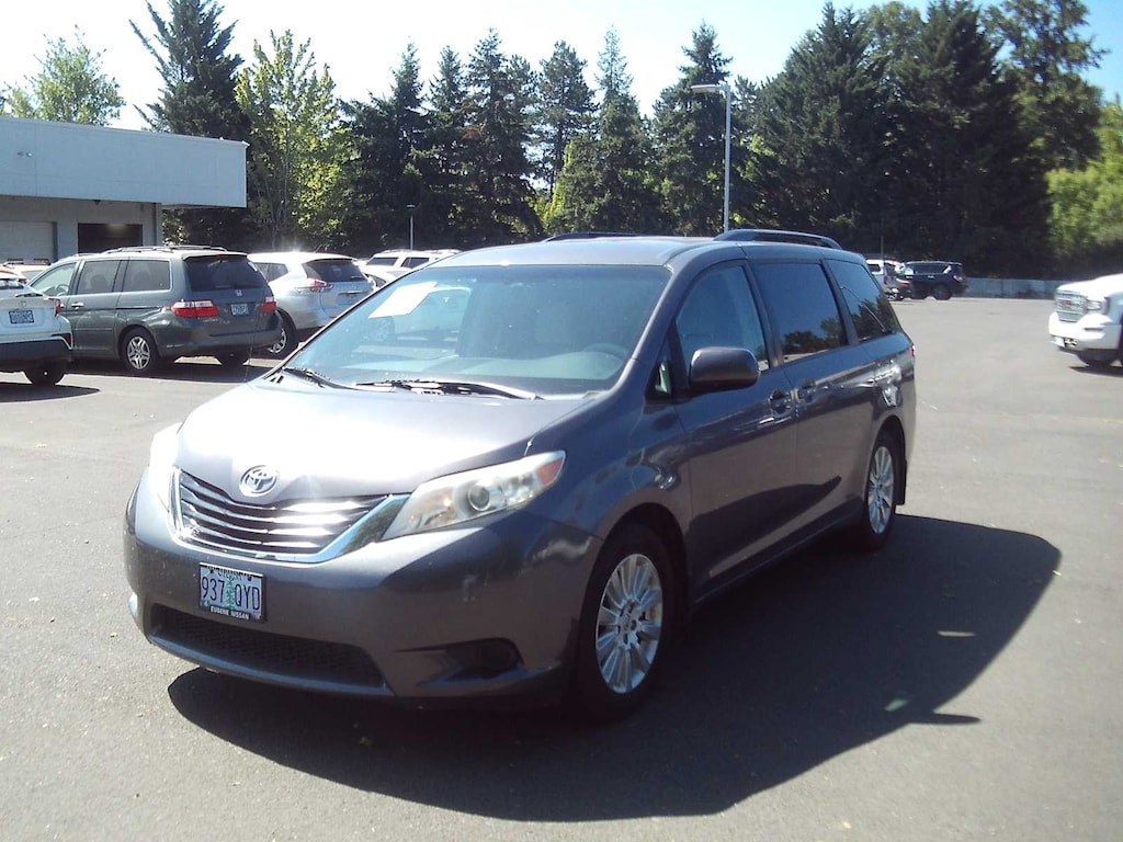 Used 2014 Toyota Sienna LE 4WD Van