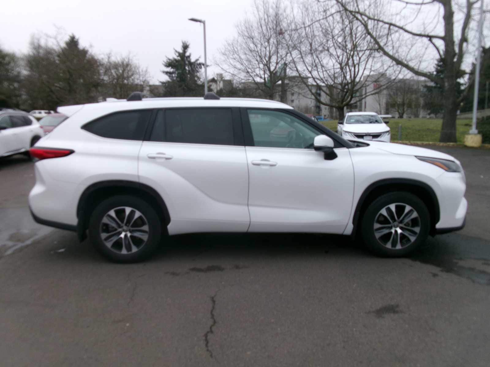 Thumbnail: 2023 Toyota Highlander - 6