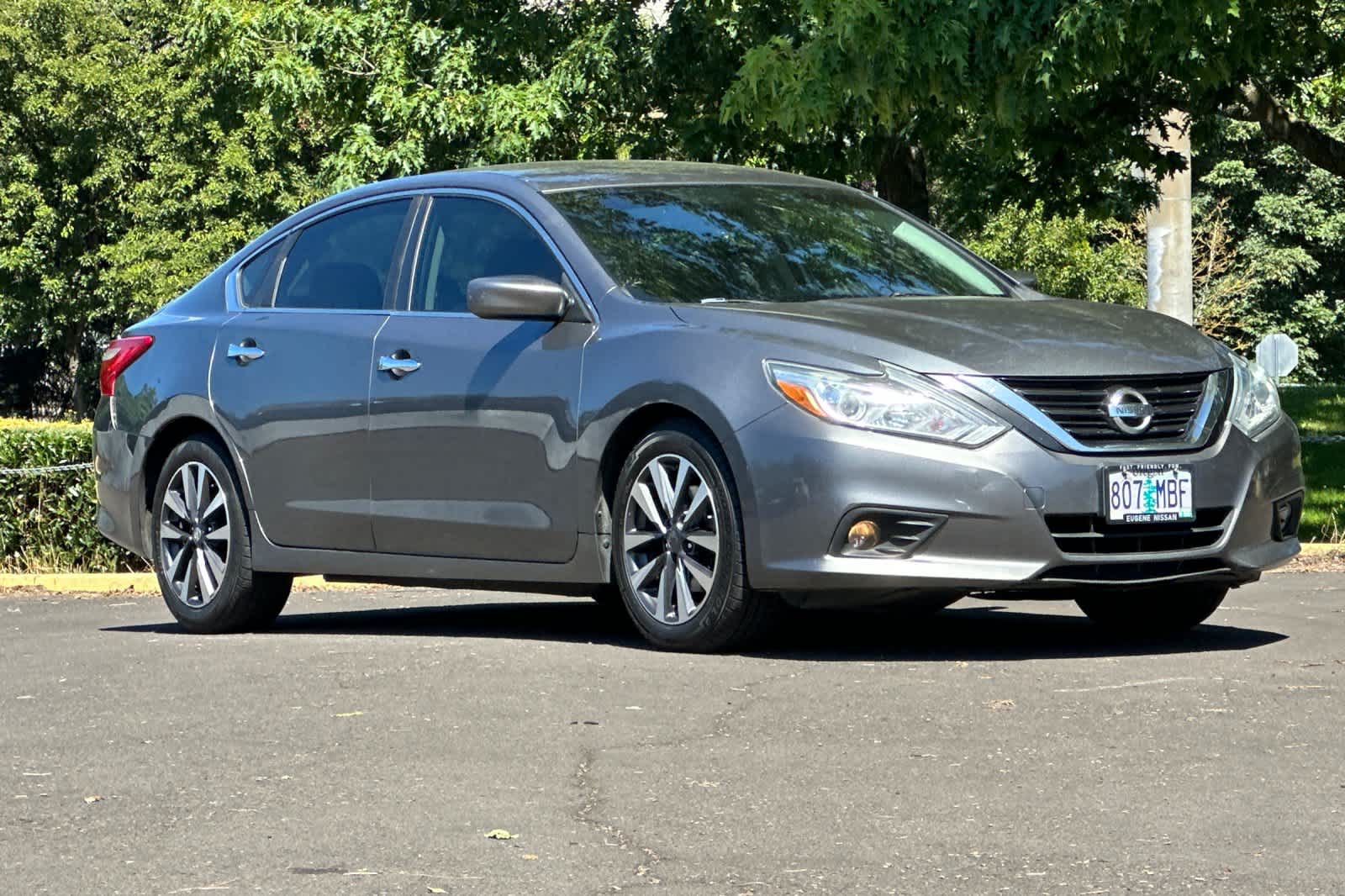 Thumbnail: 2017 Nissan Altima - 9