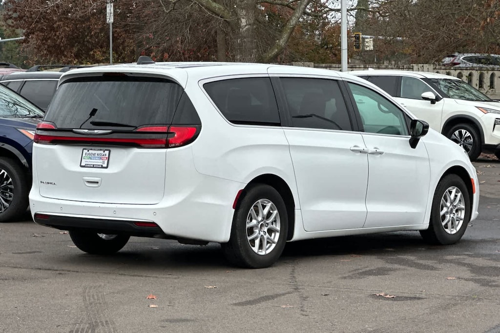 Used 2024 Chrysler Pacifica Touring L Van Passenger Van
