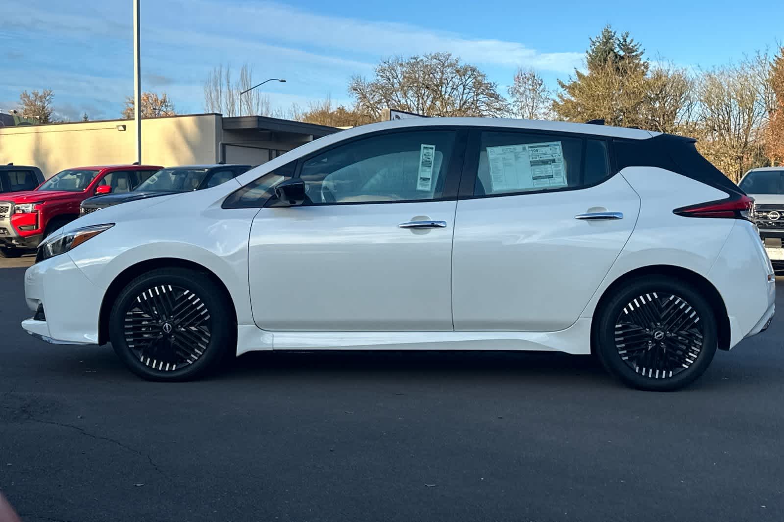 Thumbnail: 2025 Nissan Leaf - 5