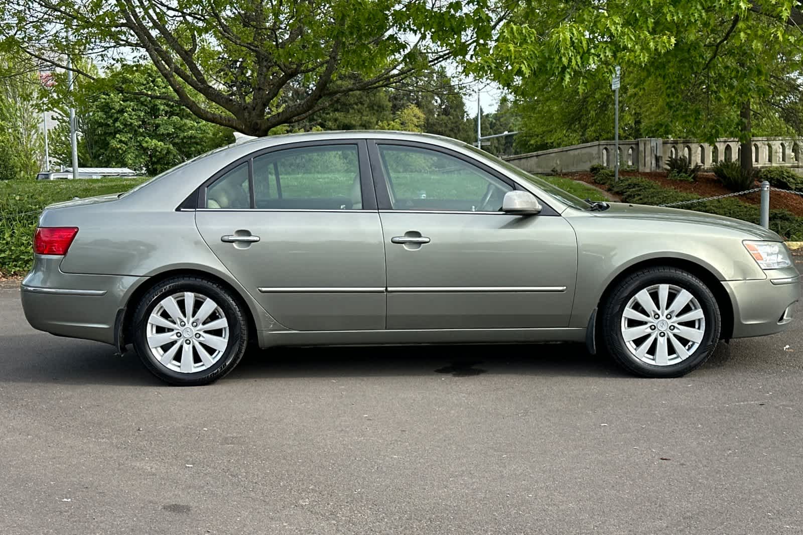 Thumbnail: 2009 Hyundai Sonata - 8