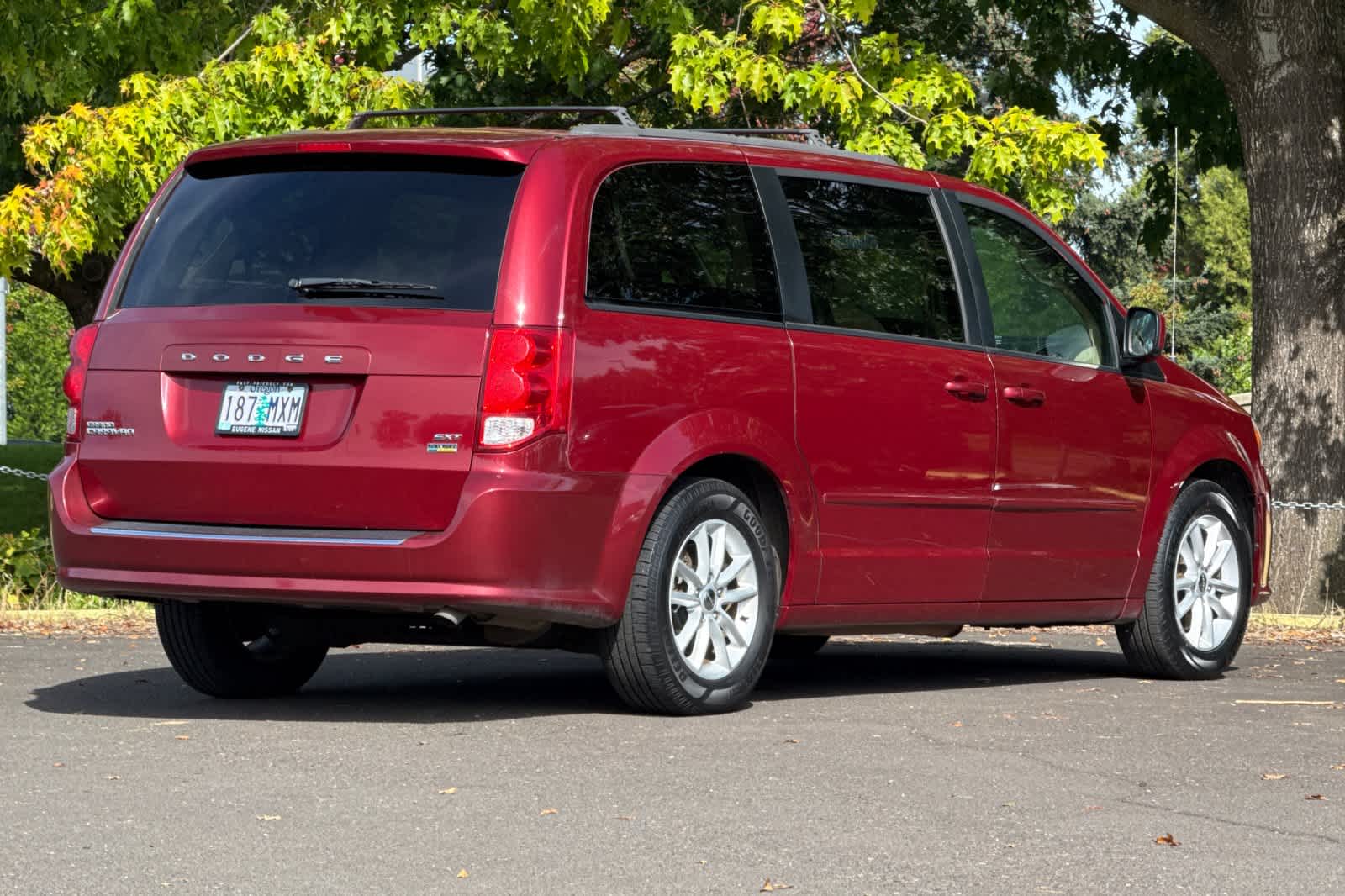 Used 2014 Dodge Grand Caravan SXT with VIN 2C4RDGCG7ER477129 for sale in Eugene, OR
