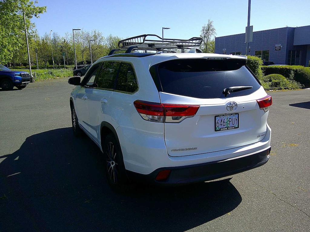 Used 2018 Toyota Highlander SE V6 SUV