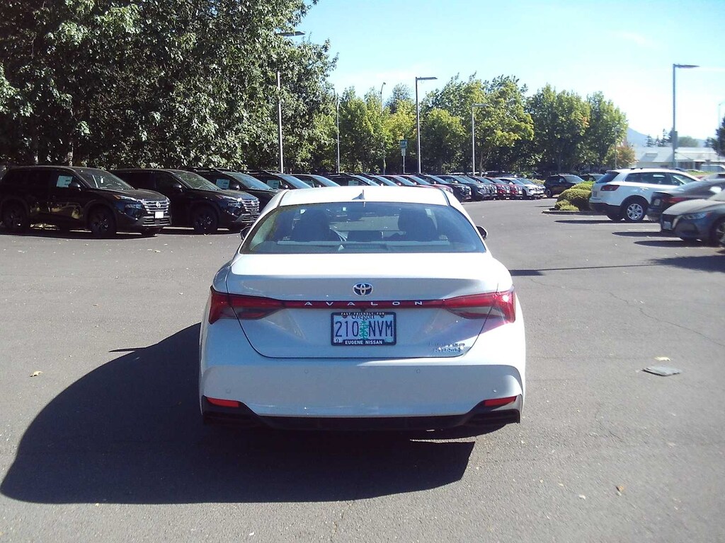 Used 2022 Toyota Avalon Hybrid Limited Sedan