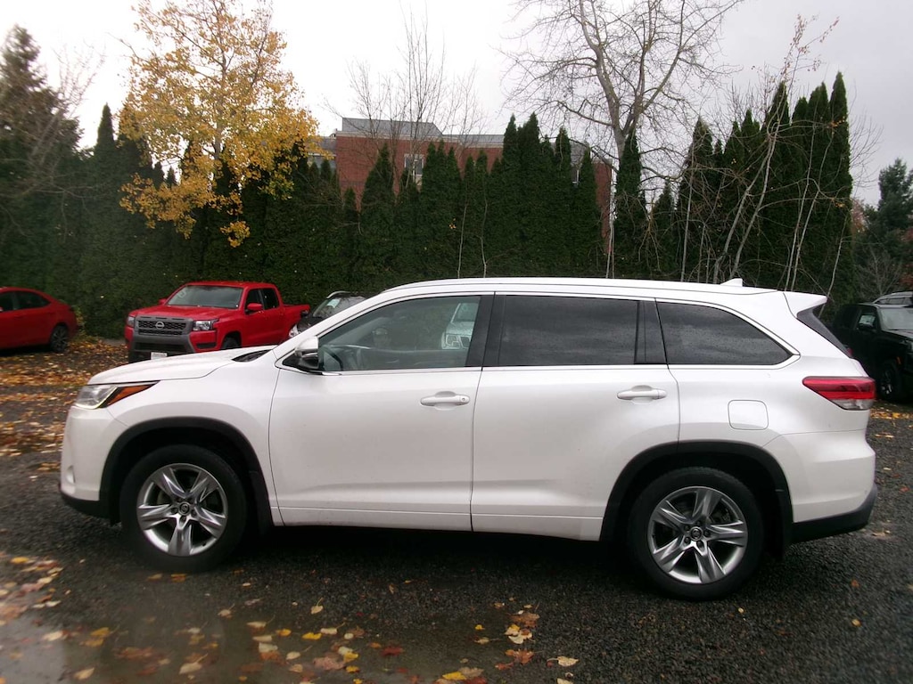 Used 2017 Toyota Highlander Limited V6 SUV