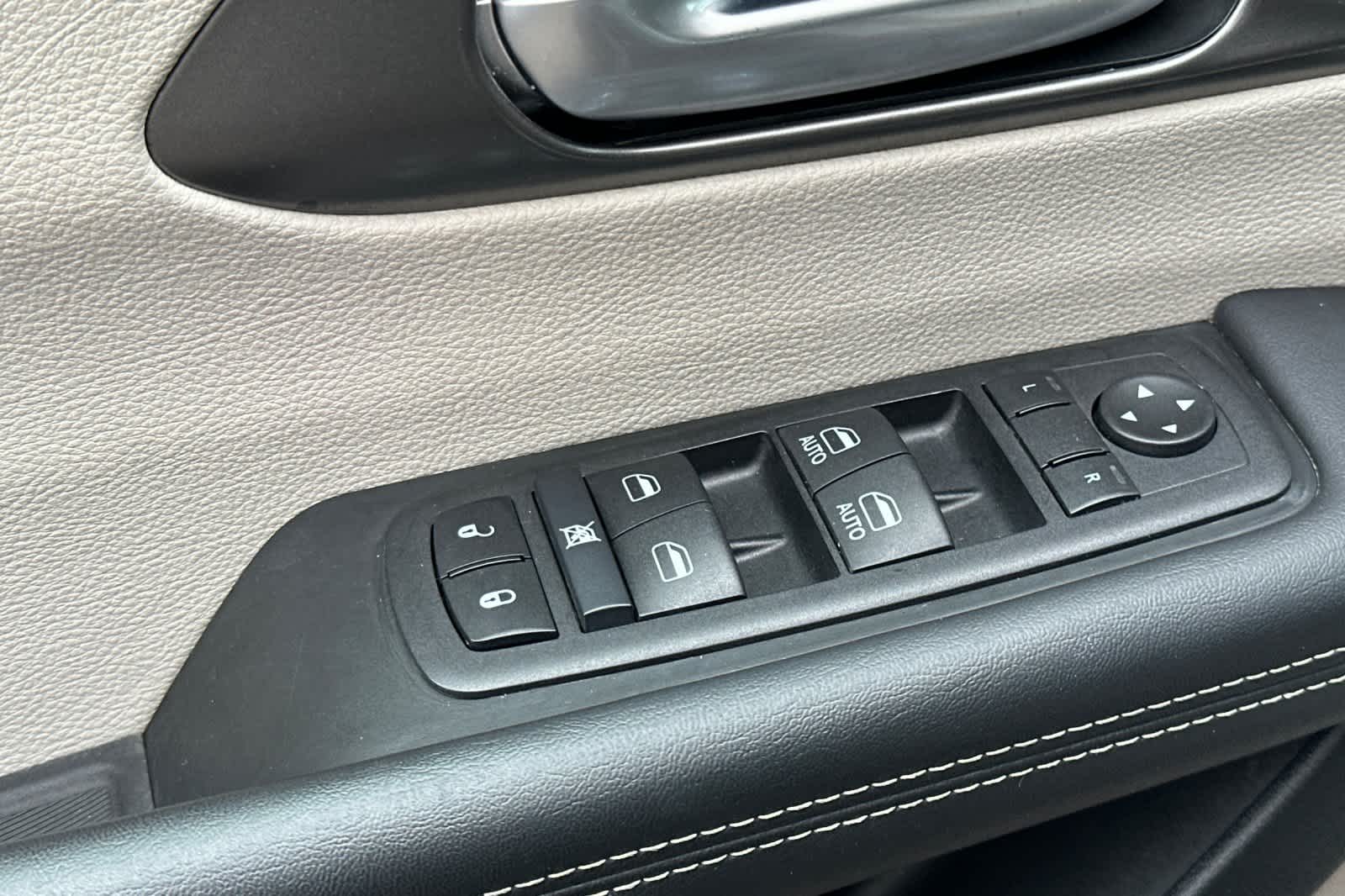 Thumbnail: 2024 Chrysler Pacifica - 13