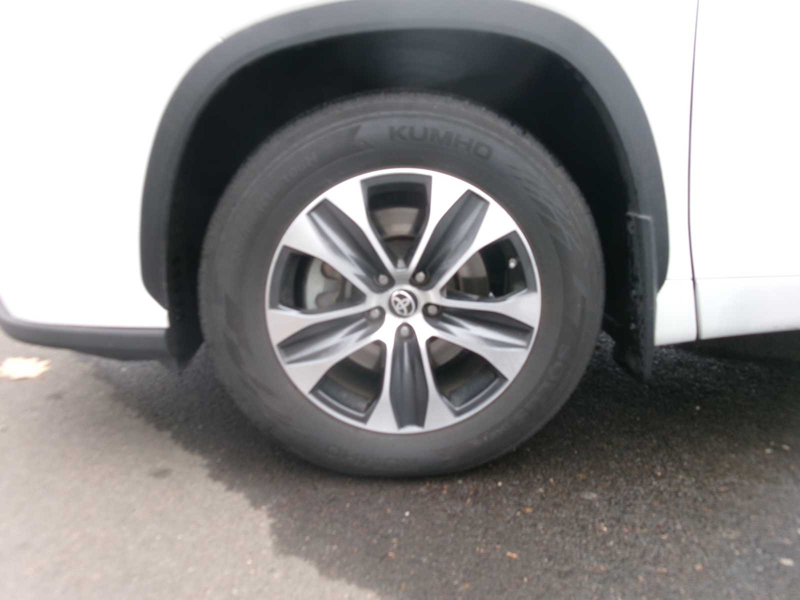 Thumbnail: 2023 Toyota Highlander - 10