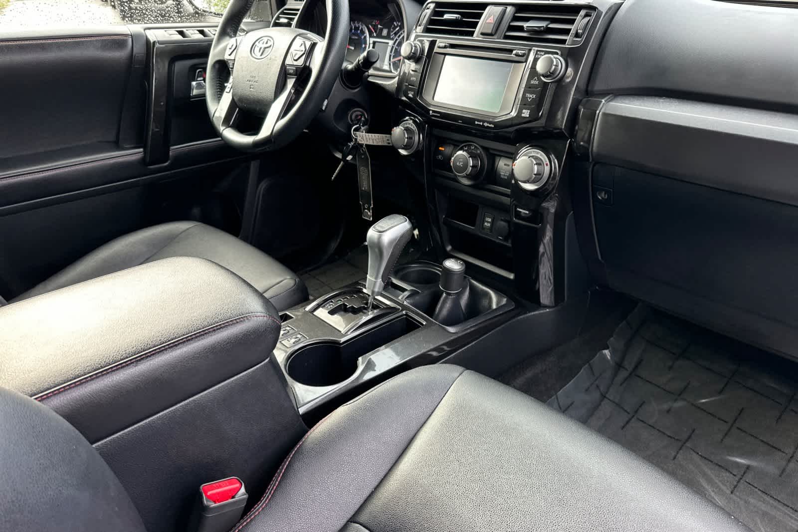 Thumbnail: 2016 Toyota 4Runner - 15