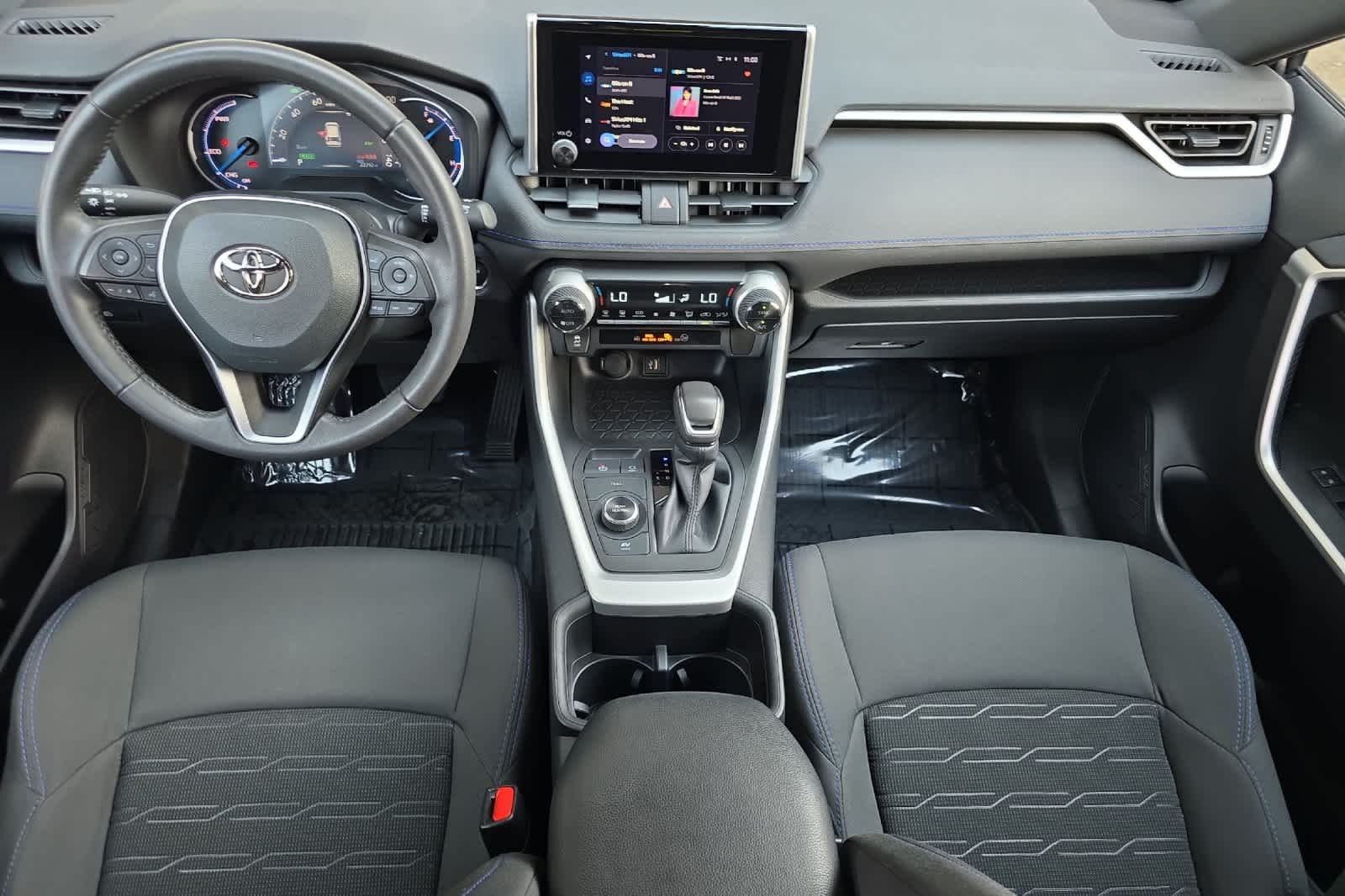 2023 Toyota RAV4 Hybrid SE photo 2