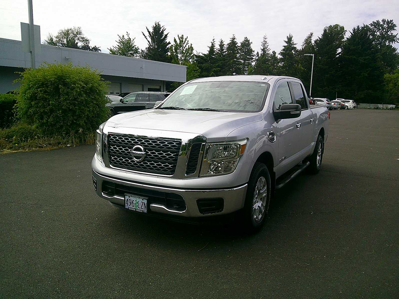 2017 Nissan Titan SV 4X4 Crew Cab's photo