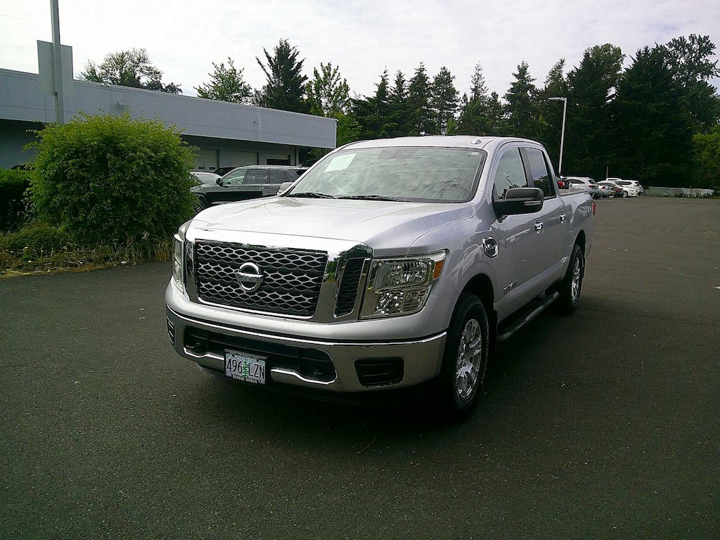 Used 2017 Nissan Titan SV Truck Crew Cab