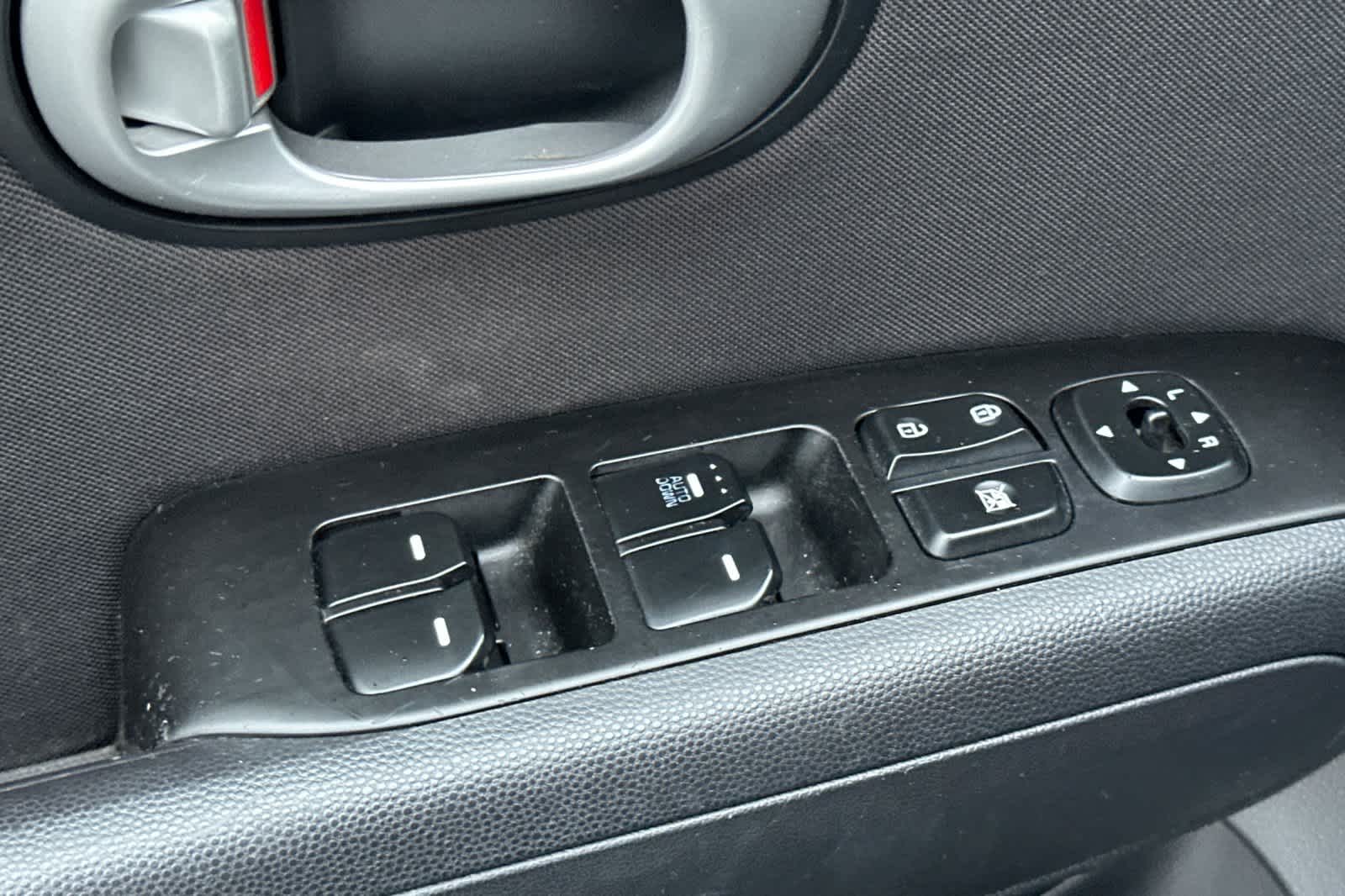 Thumbnail: 2015 Kia Soul - 13