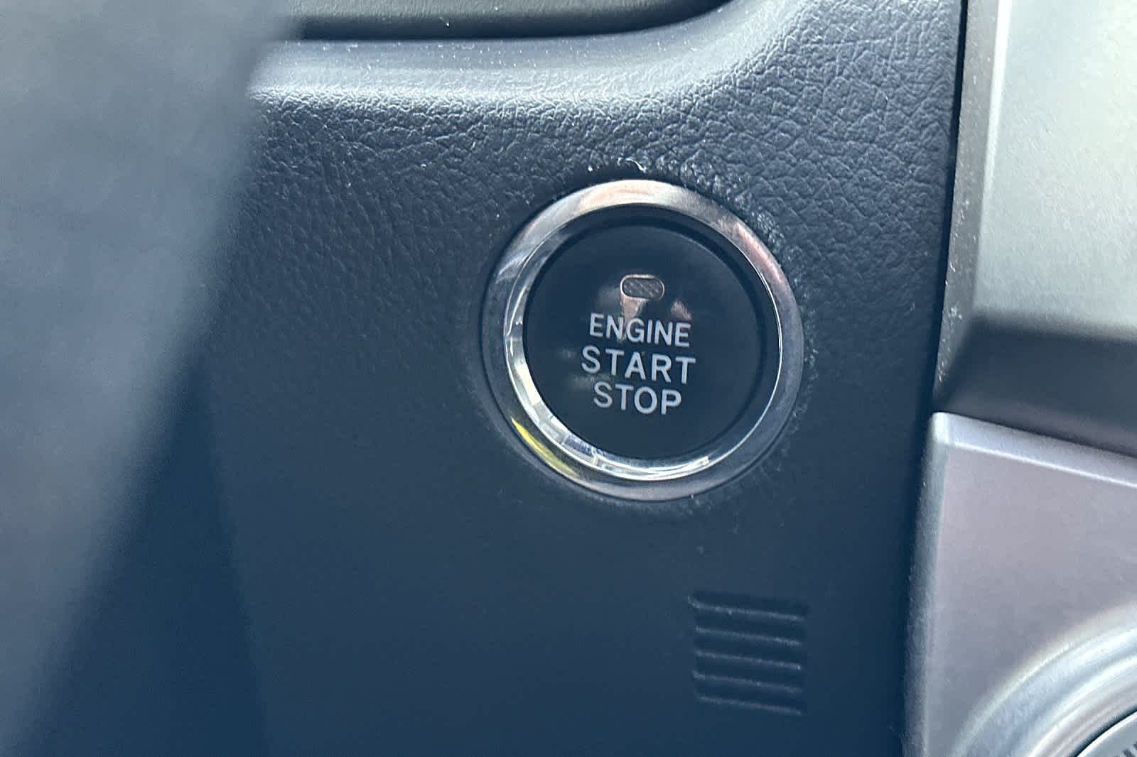 Thumbnail: 2014 Toyota 4Runner - 23