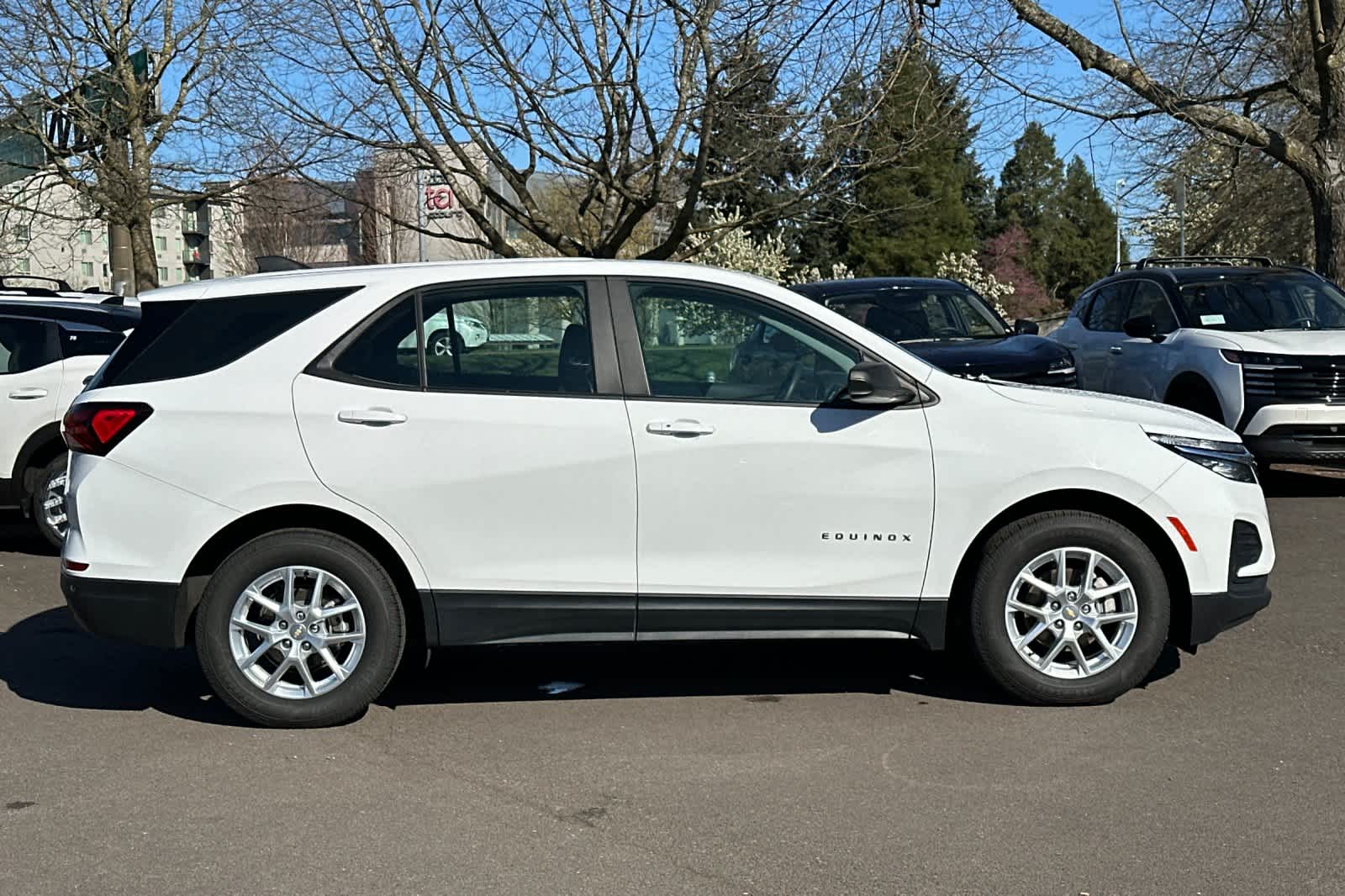 Thumbnail: 2022 Chevrolet Equinox - 8