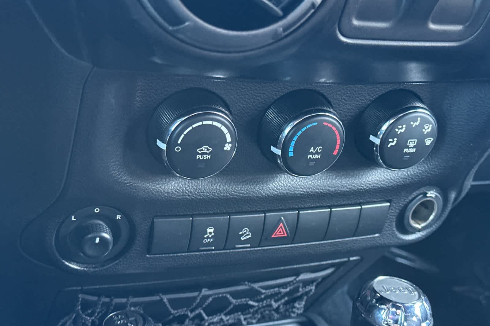 Thumbnail: 2017 Jeep Wrangler - 19