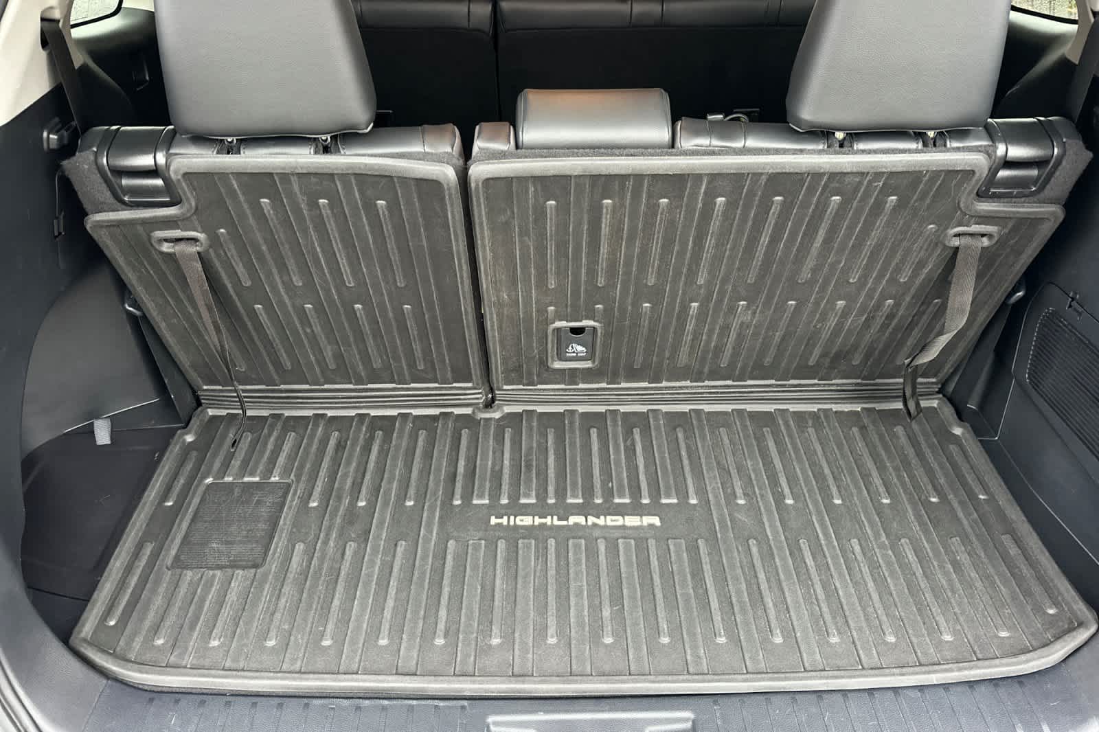 Thumbnail: 2023 Toyota Highlander - 16