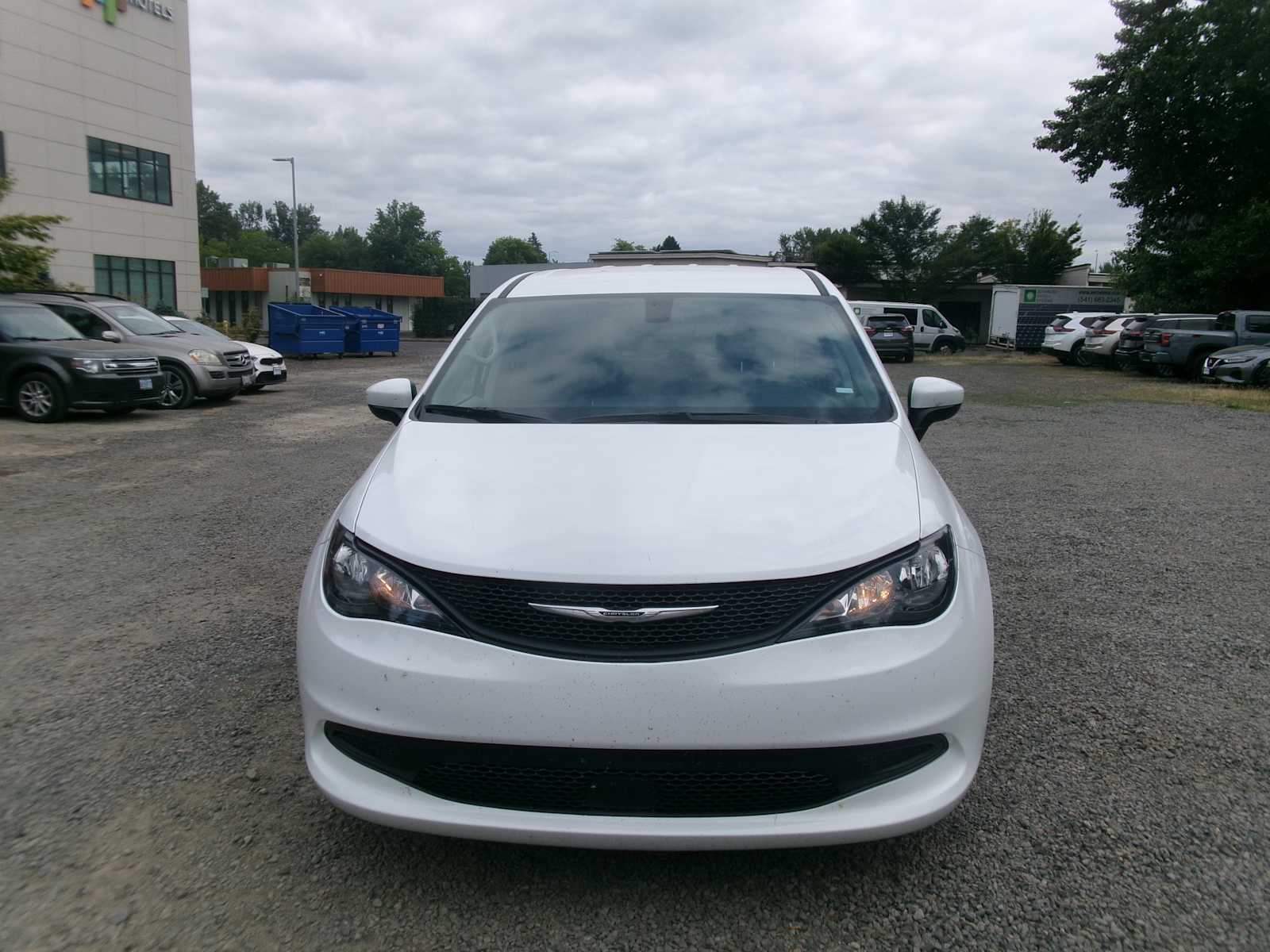 2022 Chrysler Voyager LX 8