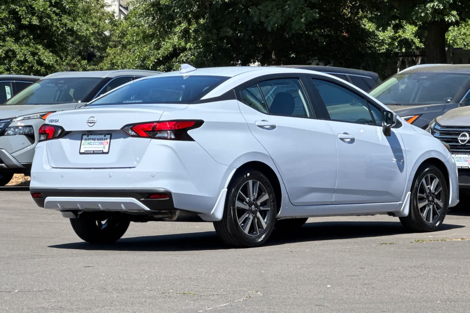 2025 Nissan Versa 1.6 SV photo 2