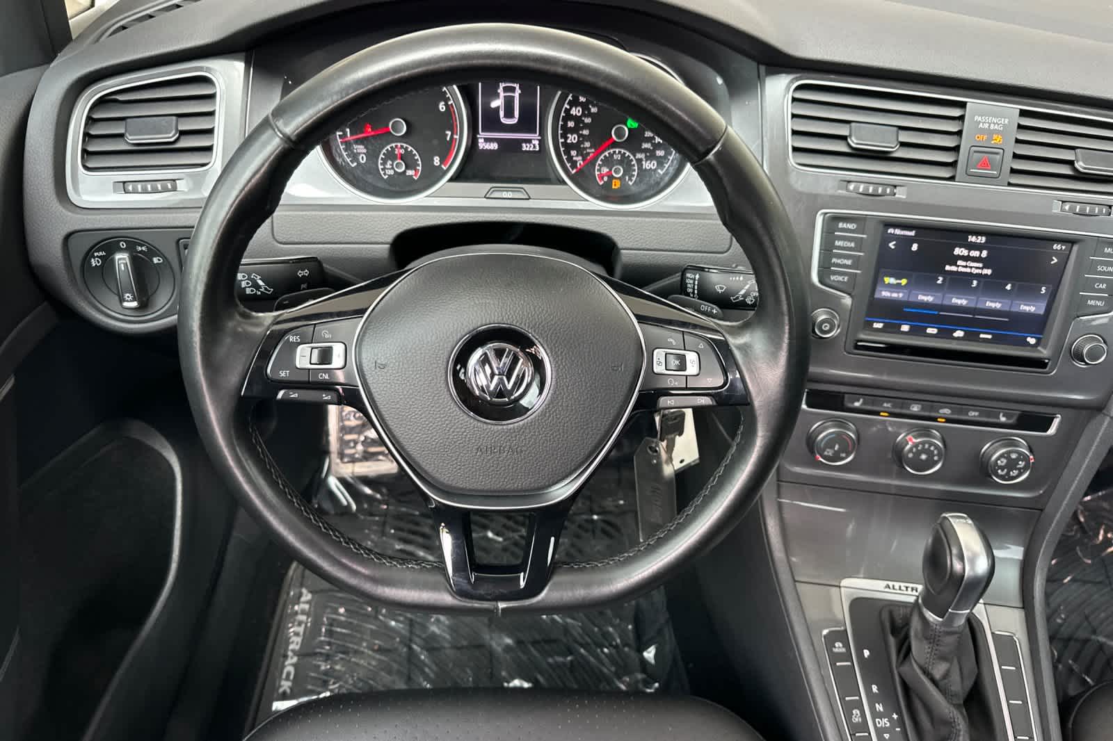 Thumbnail: 2017 Volkswagen Golf - 13