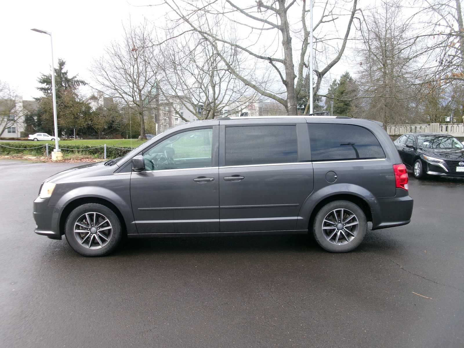 Thumbnail: 2017 Dodge Grand Caravan - 2