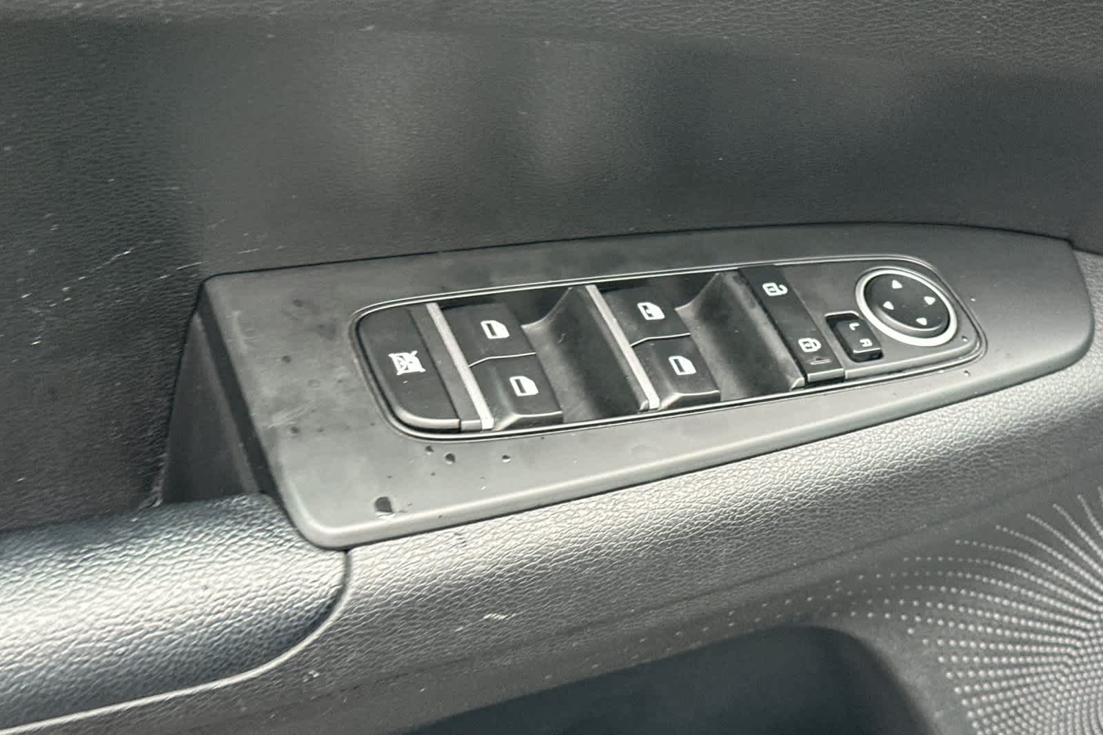 Thumbnail: 2023 Kia Forte - 13