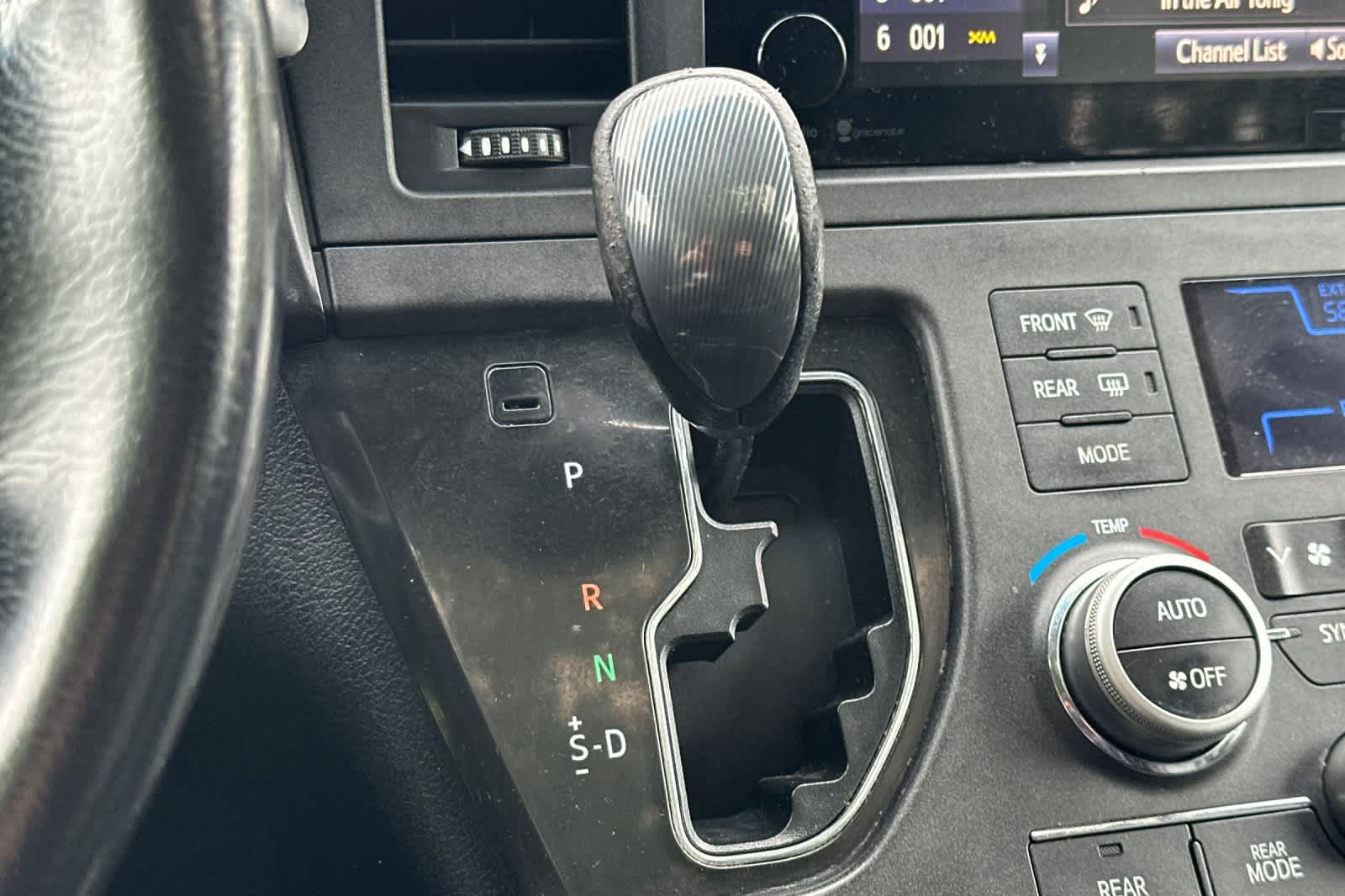 Thumbnail: 2015 Toyota Sienna - 23