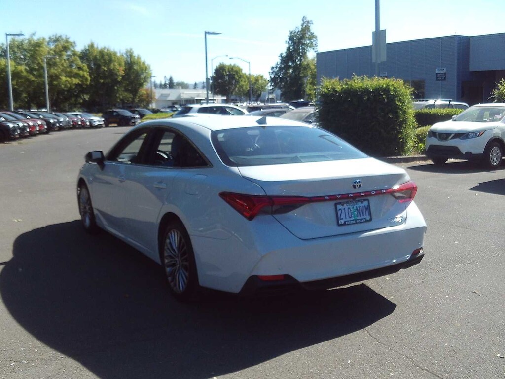 Used 2022 Toyota Avalon Hybrid Limited Sedan